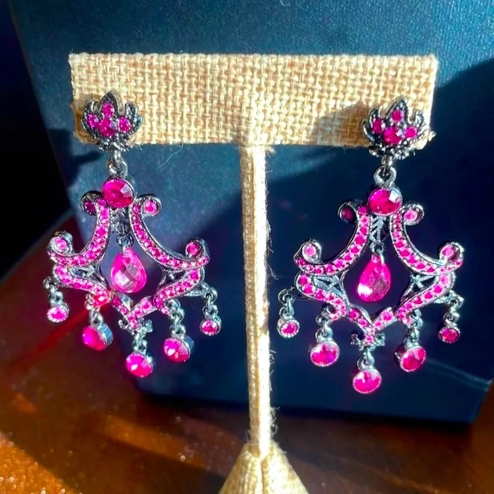 Vintage Joan Rivers Chandelier earrings - Picture 4 of 11